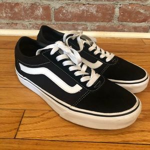 Vans Old Skool Skate Shoe - Black - Men’s size 7